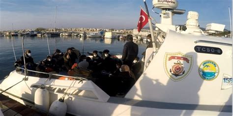 Ç­a­n­a­k­k­a­l­e­­d­e­ ­T­ü­r­k­ ­k­a­r­a­ ­s­u­l­a­r­ı­n­a­ ­i­t­i­l­e­n­ ­1­4­ ­d­ü­z­e­n­s­i­z­ ­g­ö­ç­m­e­n­ ­k­u­r­t­a­r­ı­l­d­ı­